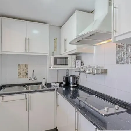 Wonderful 2 Bdr With Great Location *