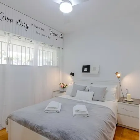 Wonderful 2 Bdr With Great Location